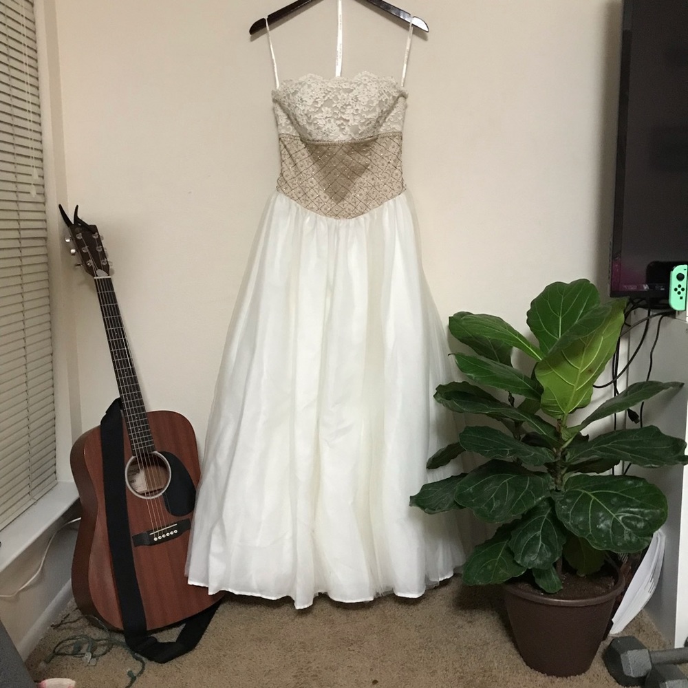 Ivory strapless prom or wedding dress